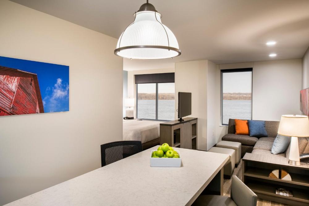 King Studio Suite with Sofa Bed, Kitchen and Tub - Disability Access interior